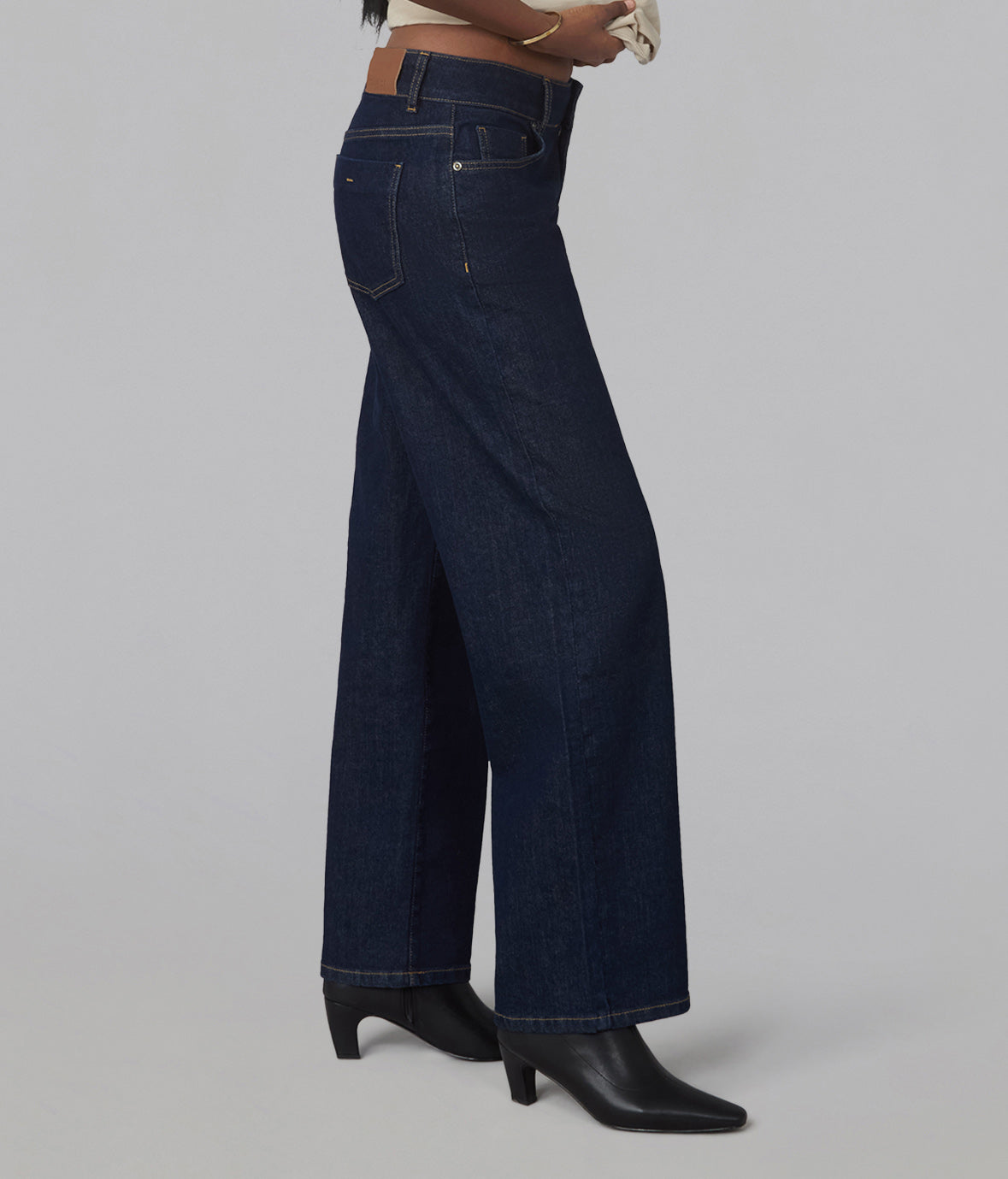 MIRO-DRW Mid Rise Comfort Straight Jeans