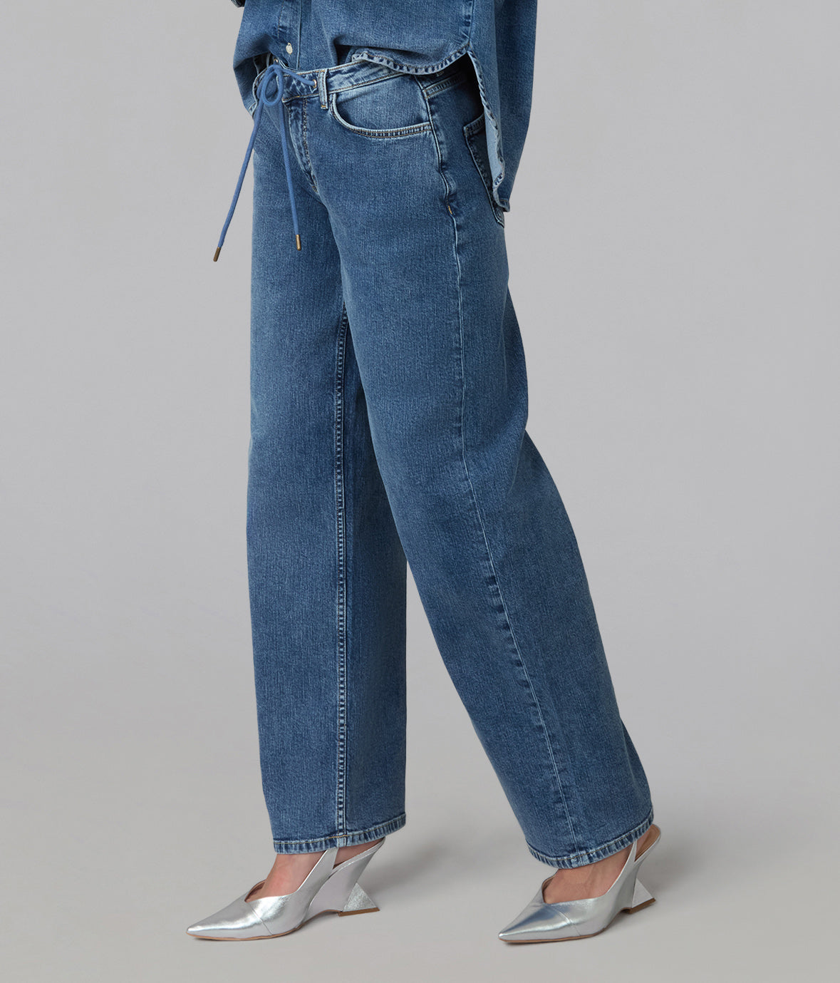 REMY-HI Mid Rise Wide Leg Trouser